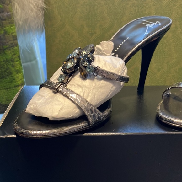 Giuseppe Zanotti 38 gorgeous perfect one wear!  $350 - Picture 7 of 12